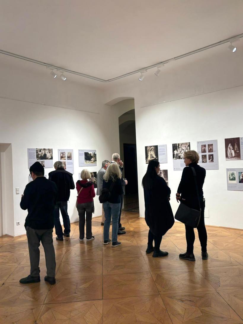 Expoziția „Regina Maria – Ambasador irezistibil al istoriei și artei populare românești”, vernisată la ICR Viena 18976689