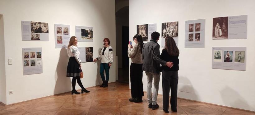 Expoziția „Regina Maria – Ambasador irezistibil al istoriei și artei populare românești”, vernisată la ICR Viena 18976690