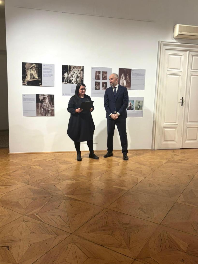 Expoziția „Regina Maria – Ambasador irezistibil al istoriei și artei populare românești”, vernisată la ICR Viena 18976691