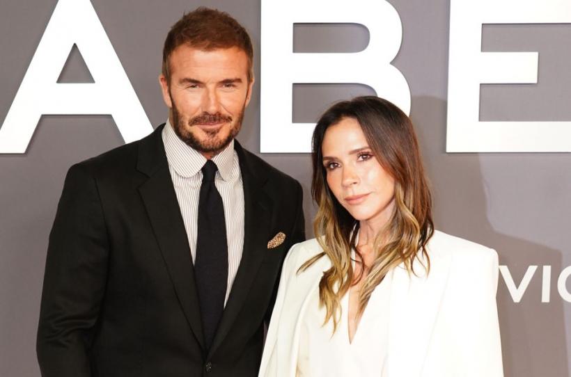 Victoria Beckham a renunțat la implanturile mamare: „Acei sâni probabil plutesc prin Marea Mediterană” 18976124