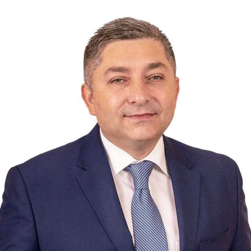 „Bătrânica evazionistă”. Pamflet-surpriză, din partea lui Alin Tișe