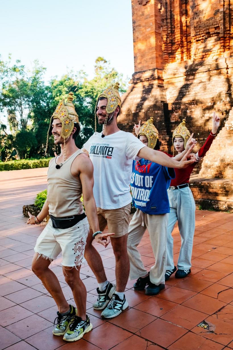 Dans, culoare și rezistență extremă în noul episod Asia Express – concurenții devin dansatori tradiționali vietnamezi, diseară, de la 20.30, la Antena 1 18977046