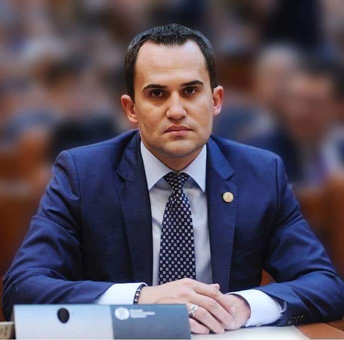 Ministrul Transporturilor amenință cu demiterea directorilor CFR