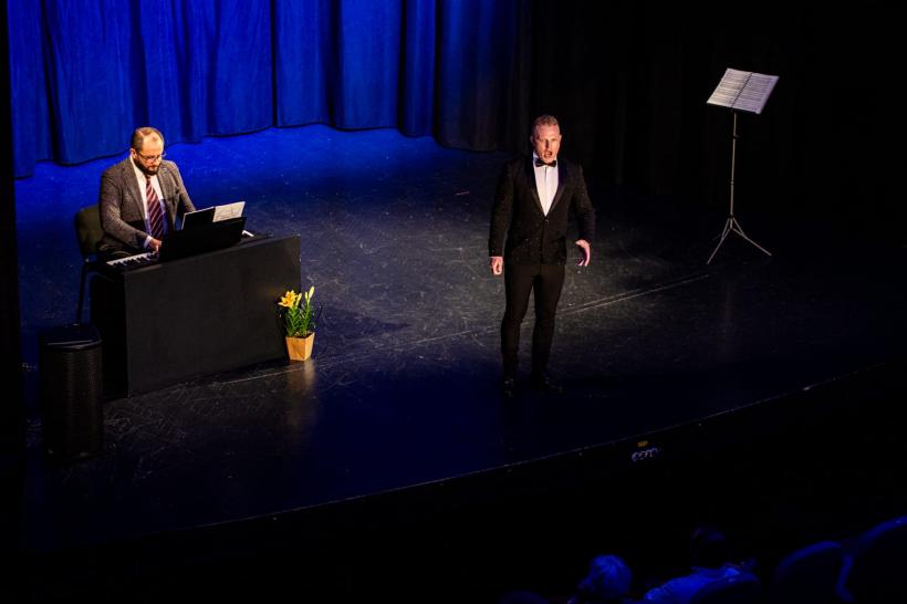  „Valsuri Celebre” – o seară de grație și rafinament muzical cu tenorul Ştefan von Korch şi soprana Daniela Bucşan 18976933