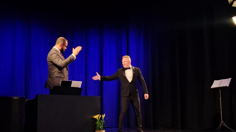  „Valsuri Celebre” – o seară de grație și rafinament muzical cu tenorul Ştefan von Korch şi soprana Daniela Bucşan 18976936