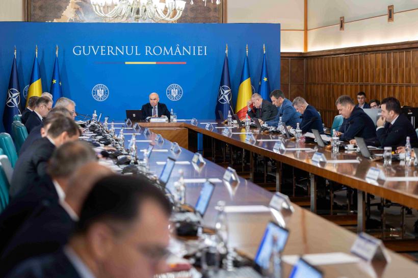 Referendumul propus de USR și PNL, „mort” din fașă: Revizuirea Constituției din cauza deciziilor CCR pe pensiile judecătorilor și procurorilor, imposibil de realizat 18977141