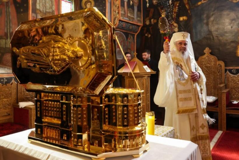Racla cu moaștele Sfântului Apostol Andrei a fost sfințită de Patriarhul Daniel