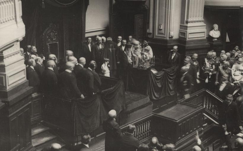 Mihai, regele de porțelan 18977265