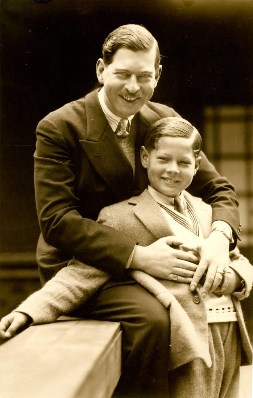 Mihai, regele de porțelan 18977269