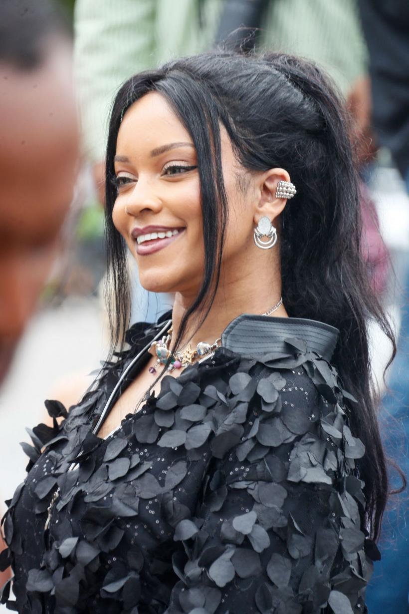 Pierdere URIAȘĂ pentru Rihanna. Colaborare dezastruoasă cu un brand de lux 18977384