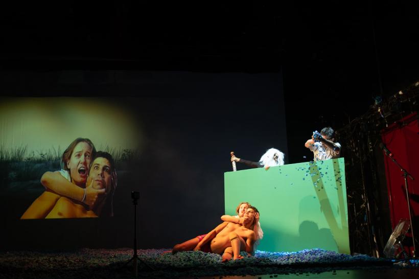 Premieră semnată de Radu Apostol la Teatrul EXCELSIOR.​​​​​​​ Dark Play de Carlos Murillo - o radiografie a adolescenței în era digitală 18977607