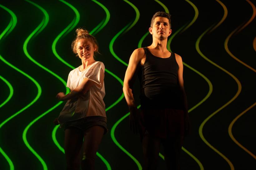 Premieră semnată de Radu Apostol la Teatrul EXCELSIOR.​​​​​​​ Dark Play de Carlos Murillo - o radiografie a adolescenței în era digitală 18977610