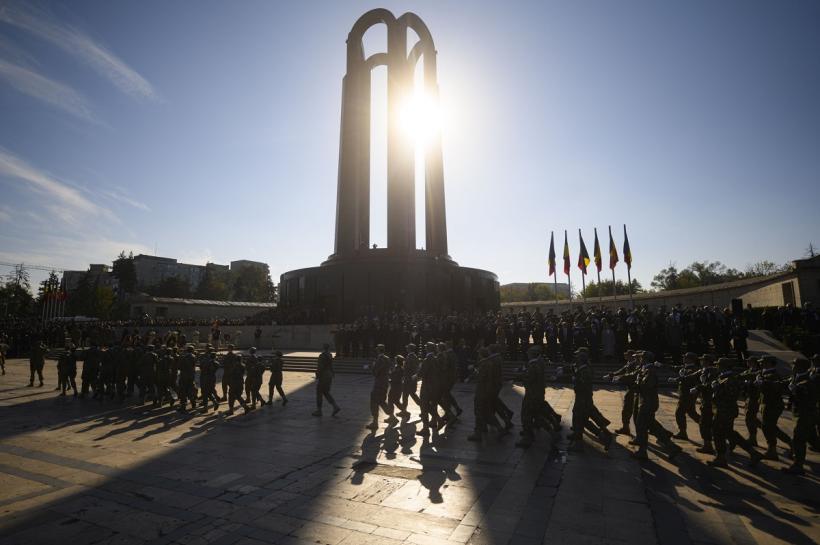Ziua Armatei Române: Ceremonii militare şi religioase - în Capitală şi în ţară
