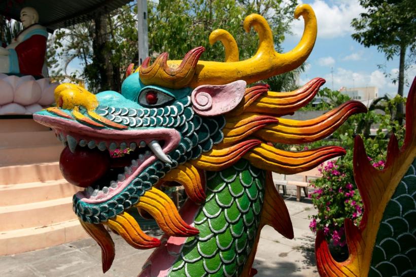 6 zodii chinezești care atrag noroc și abundență pe 26 octombrie 2025 – ziua transformărilor sub influența Dragonului de Pământ