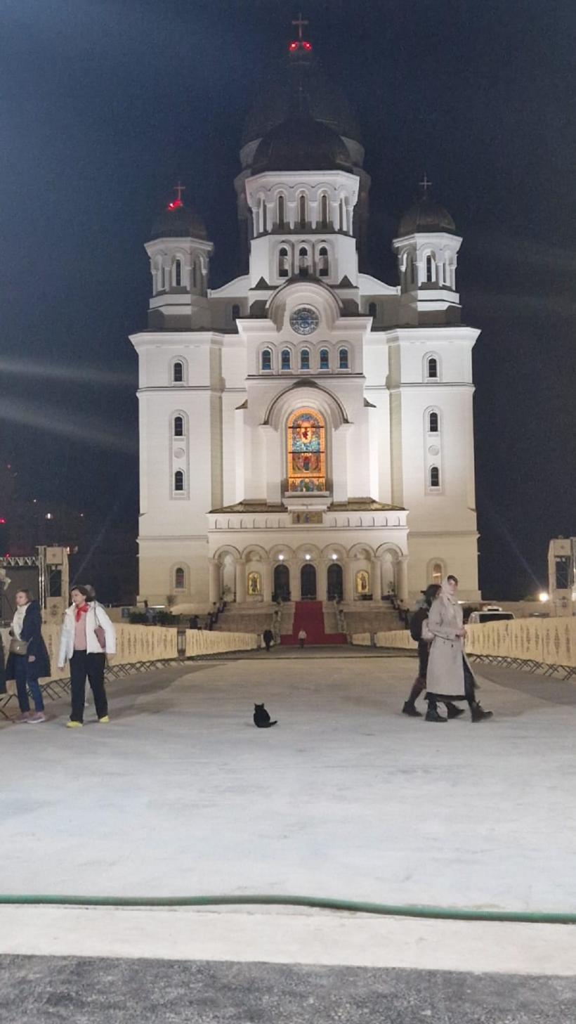 REPORTAJ. Sfințirea Catedralei Mântuirii Neamului: Portrete de chiriași în „casa cea mare a lui Dumnezeu” 18977888