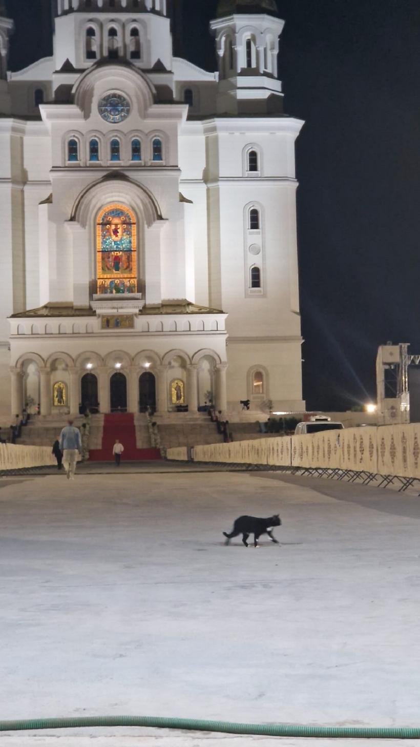 REPORTAJ. Sfințirea Catedralei Mântuirii Neamului: Portrete de chiriași în „casa cea mare a lui Dumnezeu” 18977893