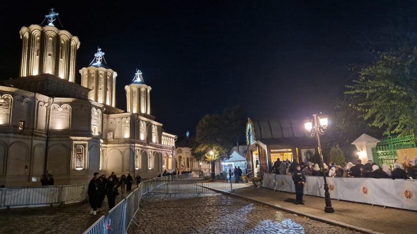 REPORTAJ. Sfințirea Catedralei Mântuirii Neamului: Portrete de chiriași în „casa cea mare a lui Dumnezeu” 18977897