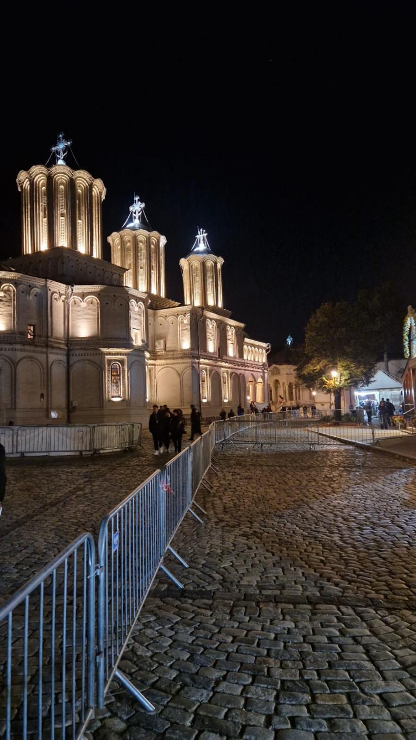 REPORTAJ. Sfințirea Catedralei Mântuirii Neamului: Portrete de chiriași în „casa cea mare a lui Dumnezeu” 18977898