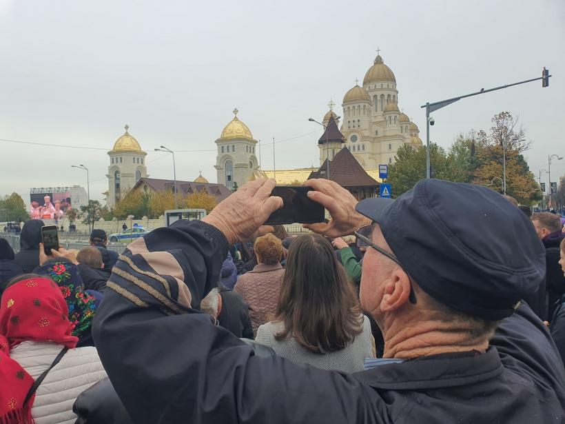 REPORTAJ. Sfințirea Catedralei Mântuirii Neamului: Portrete de chiriași în „casa cea mare a lui Dumnezeu” 18977905