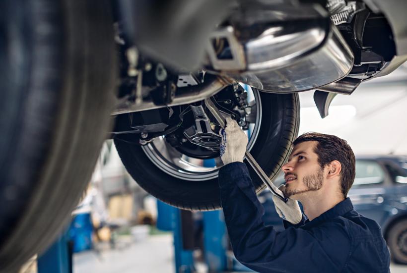 De ce trebuie să schimbi regulat uleiul la motor