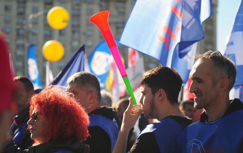 Câteva mii de sindicalişti protestează în Piaţa Victoriei împotriva măsurilor de austeritate 18978460