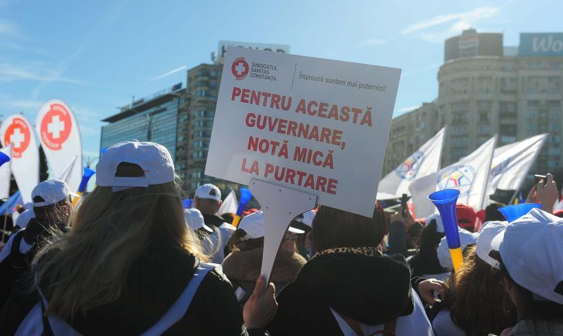Câteva mii de sindicalişti protestează în Piaţa Victoriei împotriva măsurilor de austeritate 18978464