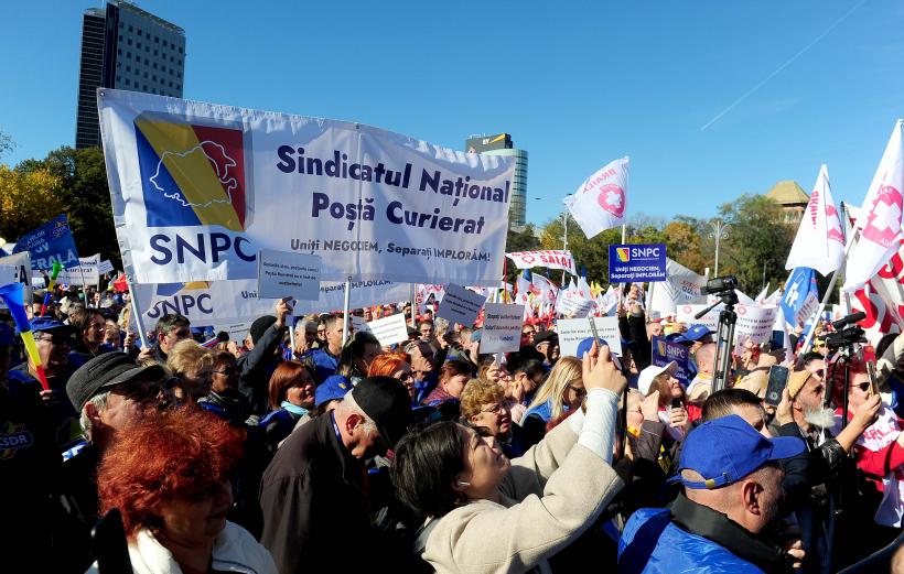 Câteva mii de sindicalişti protestează în Piaţa Victoriei împotriva măsurilor de austeritate 18978469