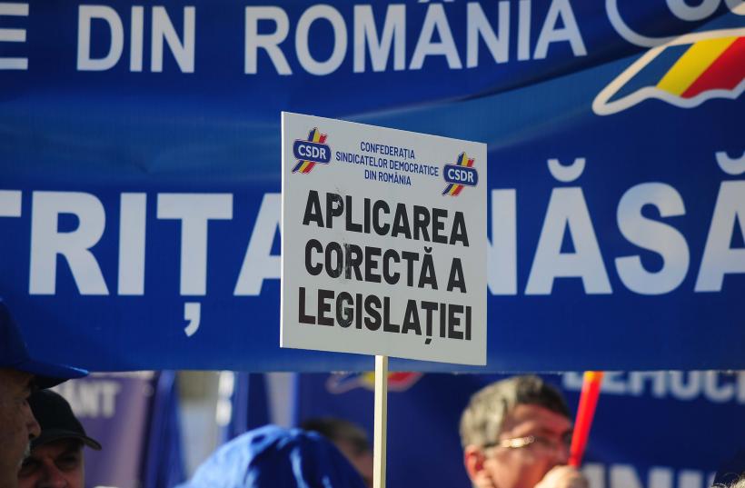 Câteva mii de sindicalişti protestează în Piaţa Victoriei împotriva măsurilor de austeritate 18978471