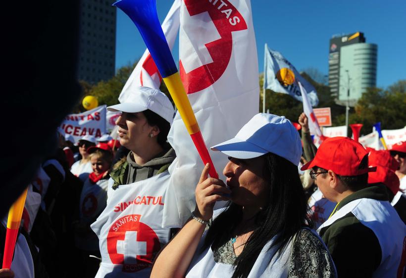 Câteva mii de sindicalişti protestează în Piaţa Victoriei împotriva măsurilor de austeritate 18978473