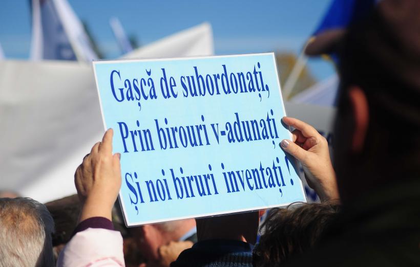 Câteva mii de sindicalişti protestează în Piaţa Victoriei împotriva măsurilor de austeritate 18978480