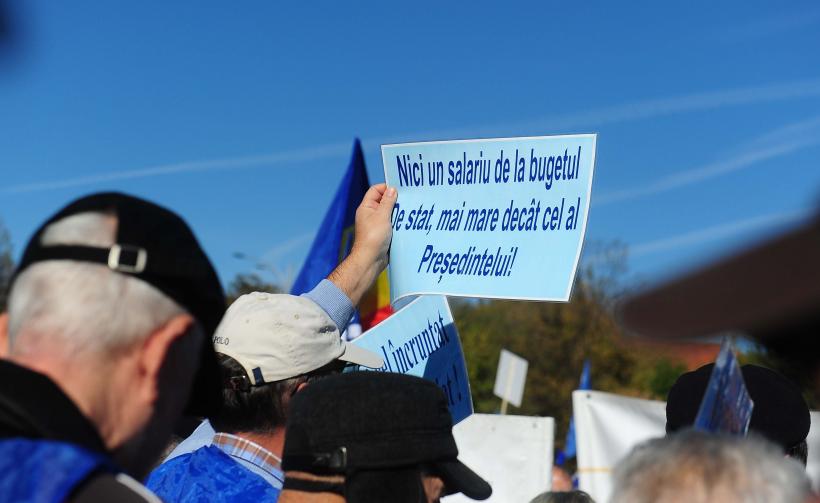 Câteva mii de sindicalişti protestează în Piaţa Victoriei împotriva măsurilor de austeritate 18978481