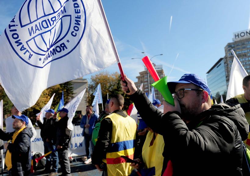 Câteva mii de sindicalişti protestează în Piaţa Victoriei împotriva măsurilor de austeritate 18978483
