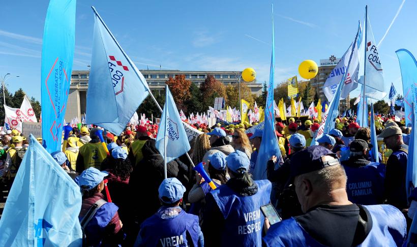 Câteva mii de sindicalişti protestează în Piaţa Victoriei împotriva măsurilor de austeritate 18978490