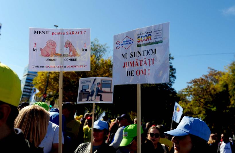 Câteva mii de sindicalişti protestează în Piaţa Victoriei împotriva măsurilor de austeritate 18978491