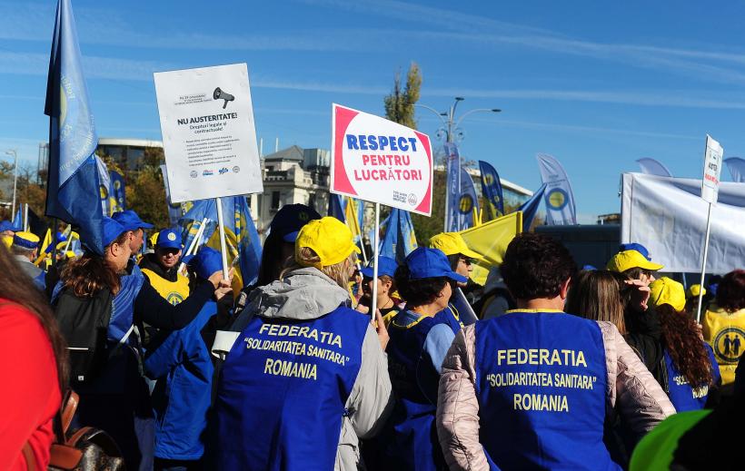 Câteva mii de sindicalişti protestează în Piaţa Victoriei împotriva măsurilor de austeritate 18978493