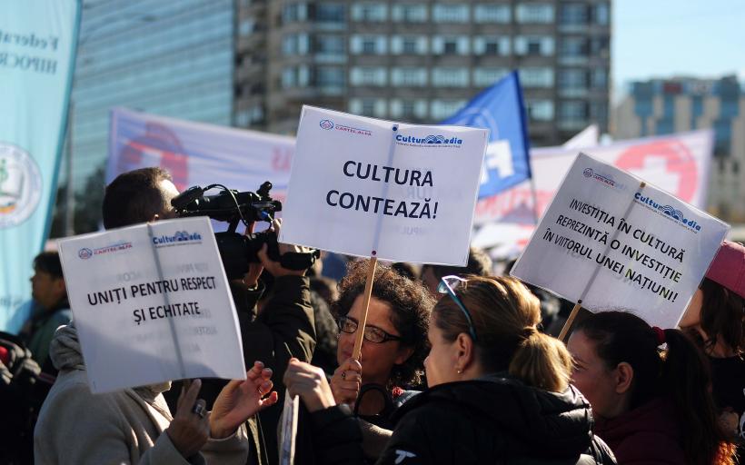 Câteva mii de sindicalişti protestează în Piaţa Victoriei împotriva măsurilor de austeritate 18978494