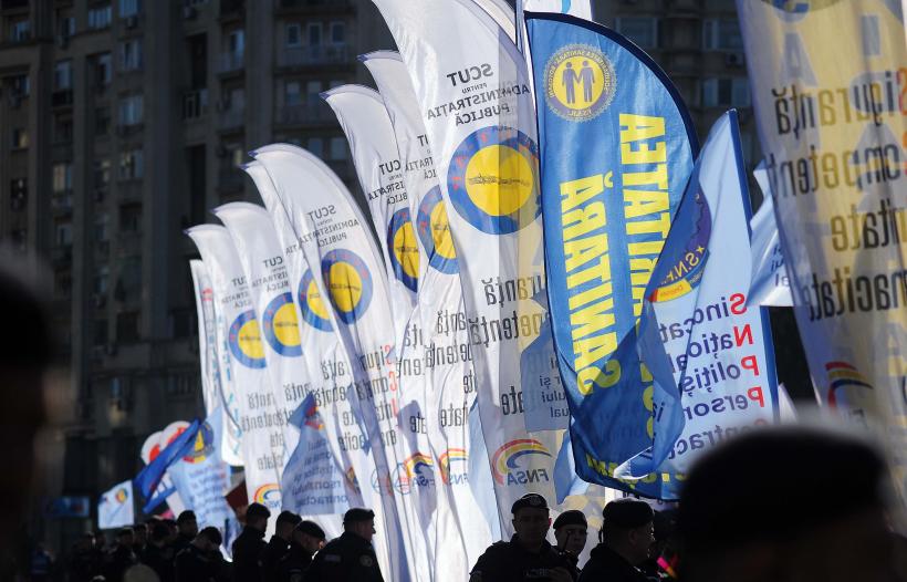 Câteva mii de sindicalişti protestează în Piaţa Victoriei împotriva măsurilor de austeritate 18978497