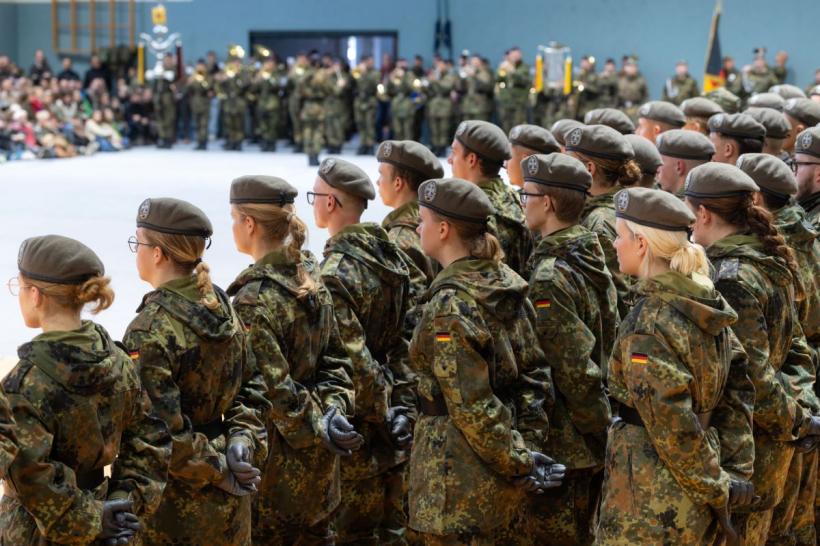 SUA reduc trupele din Europa, dar rămân angajate față de NATO și Articolul 5