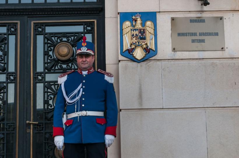 Atenție! Ți-ai plastifiat certificatul de naștere? Nu mai e valabil! MAI trage un semnal de alarmă