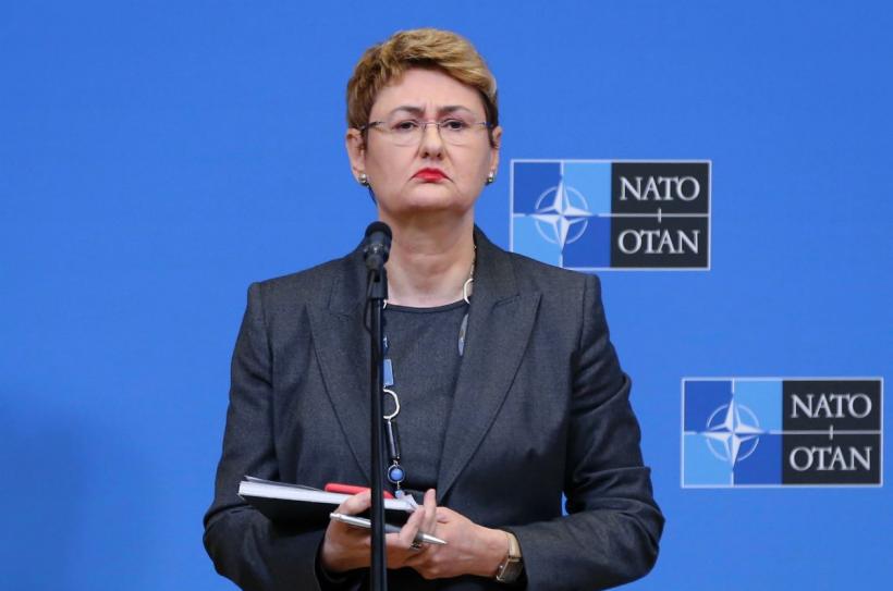 Oana Lungescu, fost purtător de cuvânt NATO: Retragerea parțială a SUA din România „nu este nici o surpriză și nici o catastrofă”