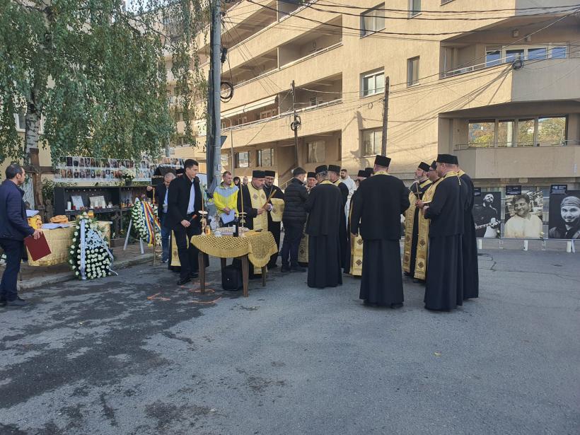 REPORTAJ: Un deceniu de la Colectiv. Piața celor 64 de fotografii alb-negru 18978709