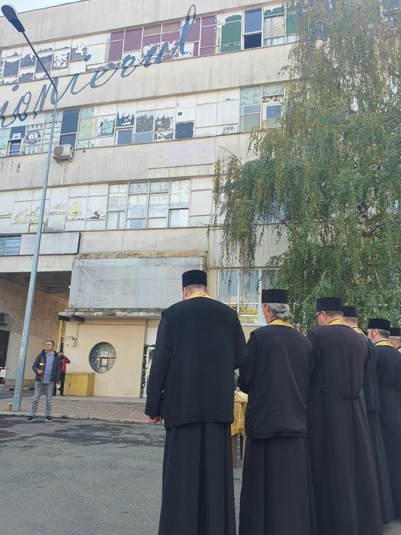 REPORTAJ: Un deceniu de la Colectiv. Piața celor 64 de fotografii alb-negru 18978714