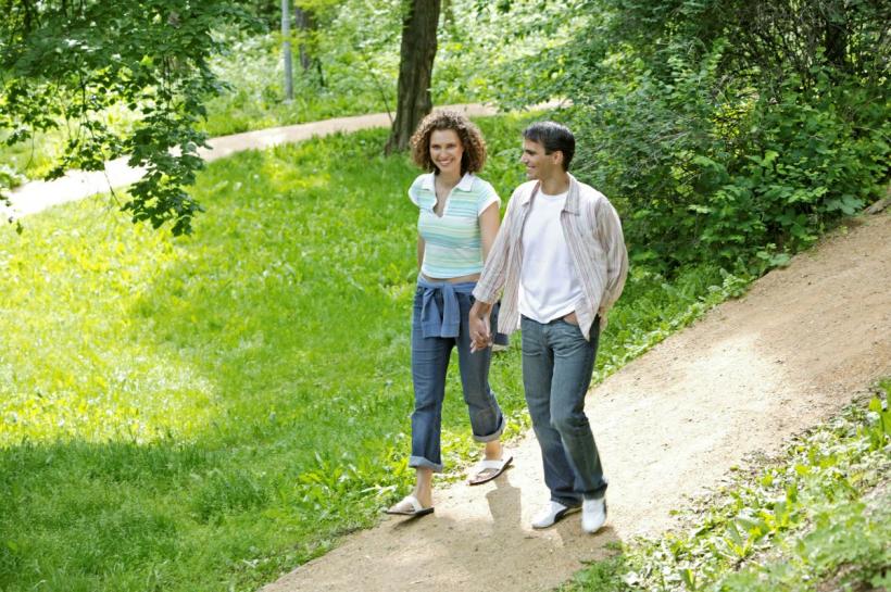 Plimbările lungi, mai benefice pentru inimă decât cele scurte, arată un studiu