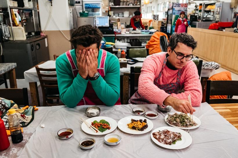 Cea mai grea masă servită vreodată concurenților din Asia Express. Competiția se mută în Coreea de Sud, diseară, de la 20.00, la Antena 1 18979020