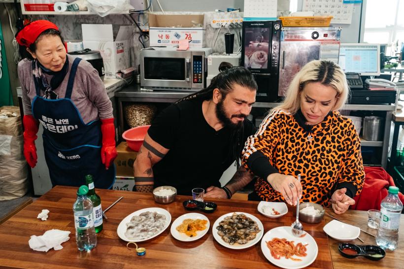 Cea mai grea masă servită vreodată concurenților din Asia Express. Competiția se mută în Coreea de Sud, diseară, de la 20.00, la Antena 1 18979022