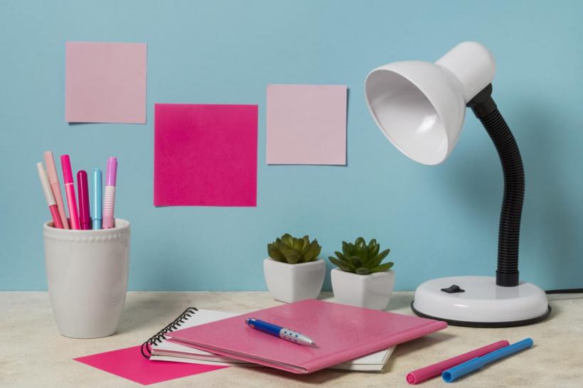 Iluminatul corect pentru birou: cum să eviți oboseala ochilor