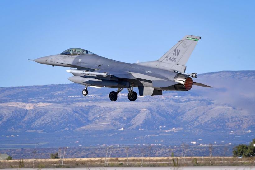 România cumpără 18 avioane F-16 din Olanda pentru doar 1 euro. „Este un pas important pentru dezvoltarea Centrului European de Instruire F-16 de la Fetești”