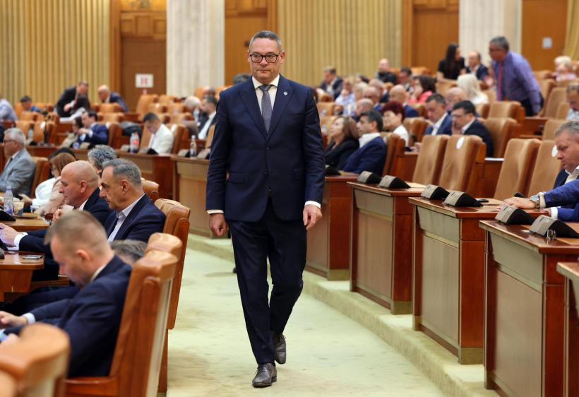 Scandalul 5G-ului chinezesc se mută în zona fotovoltaicelor: 400.000 de locuințe „verzi” din România au în rețeaua electrică gadgeturi capabile de spionaj 18979157