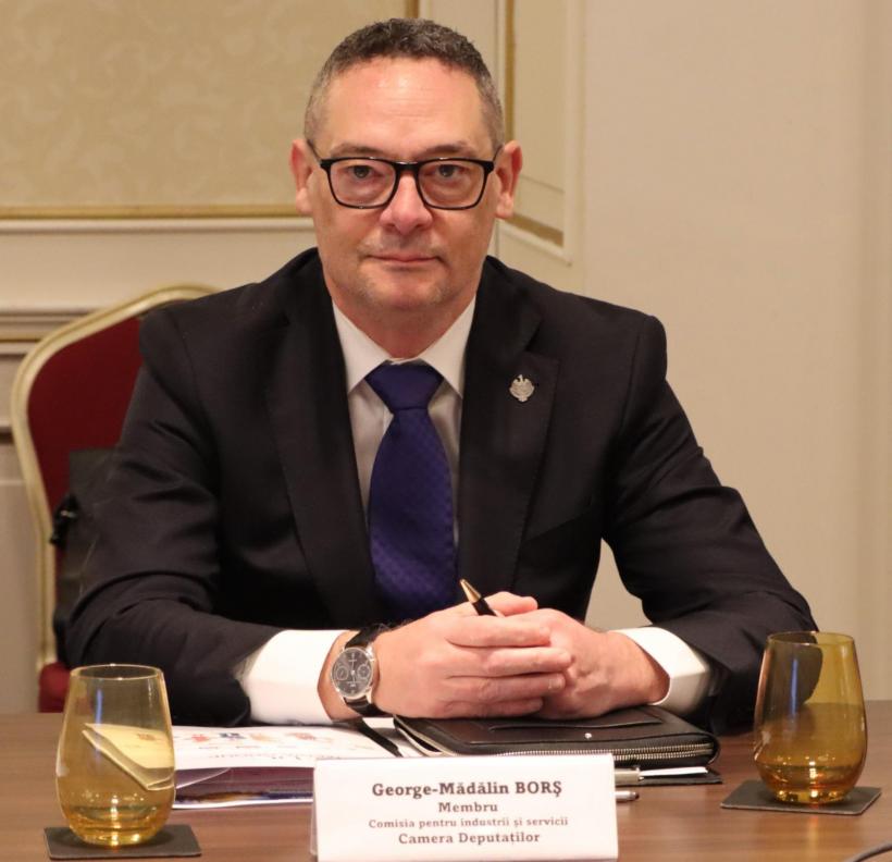 Scandalul 5G-ului chinezesc se mută în zona fotovoltaicelor: 400.000 de locuințe „verzi” din România au în rețeaua electrică gadgeturi capabile de spionaj 18979158