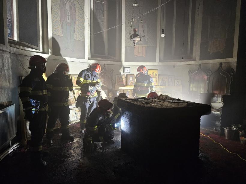 A luat foc biserica &quot;Adormirea Maicii Domnului&quot; din Dorohoi